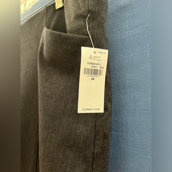 Dark grey Old Navy skinny capri pants. Size 2x. Great for going out or office! - Picture 2 of 4
